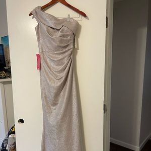 Dillards formal size 4 NWT